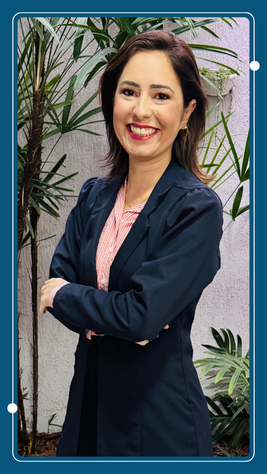 Dra. Aline Queiroz Corrêa Almeida - Médica Veterinária Responsável Técnica (CRMV/MS 5233)
